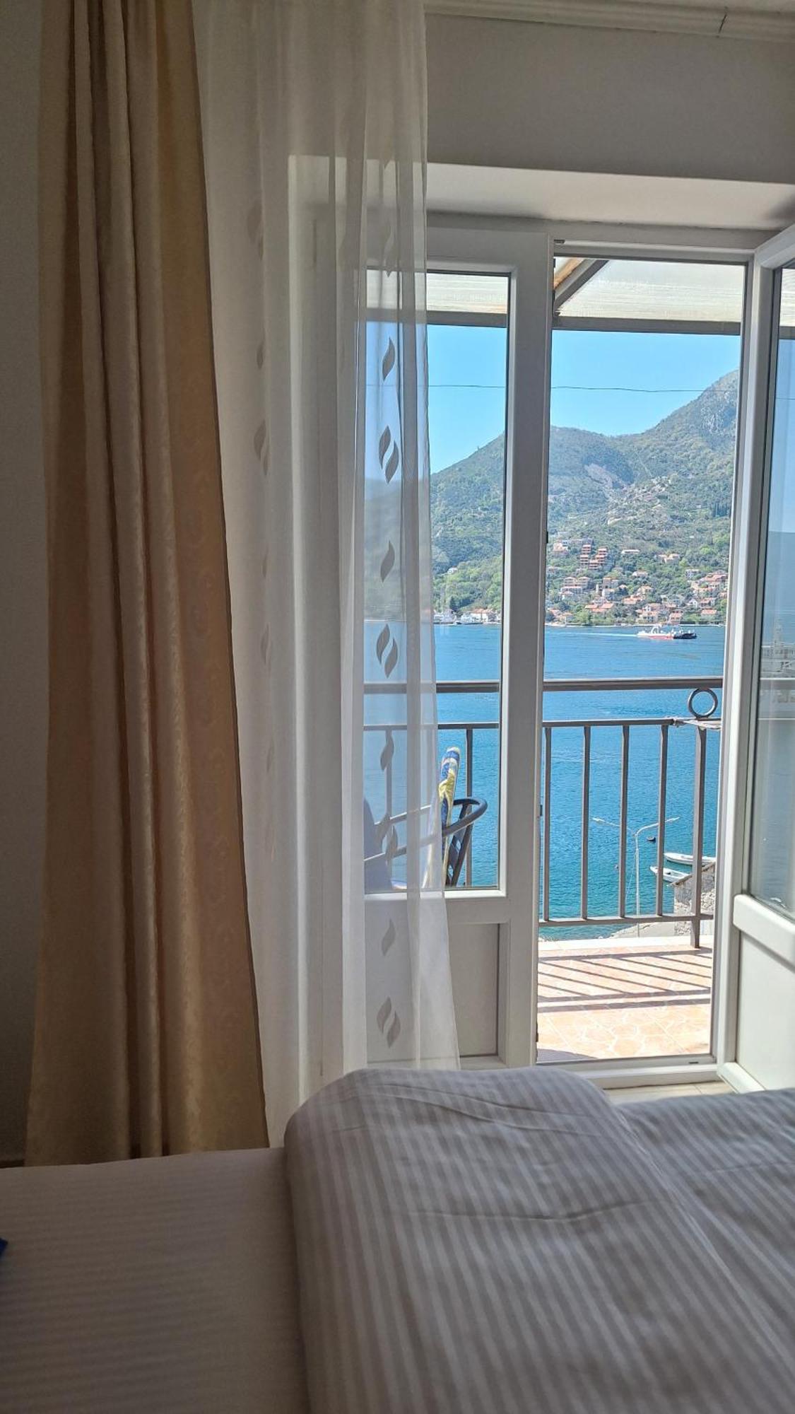 Apartments Okuka Tivat Exterior foto