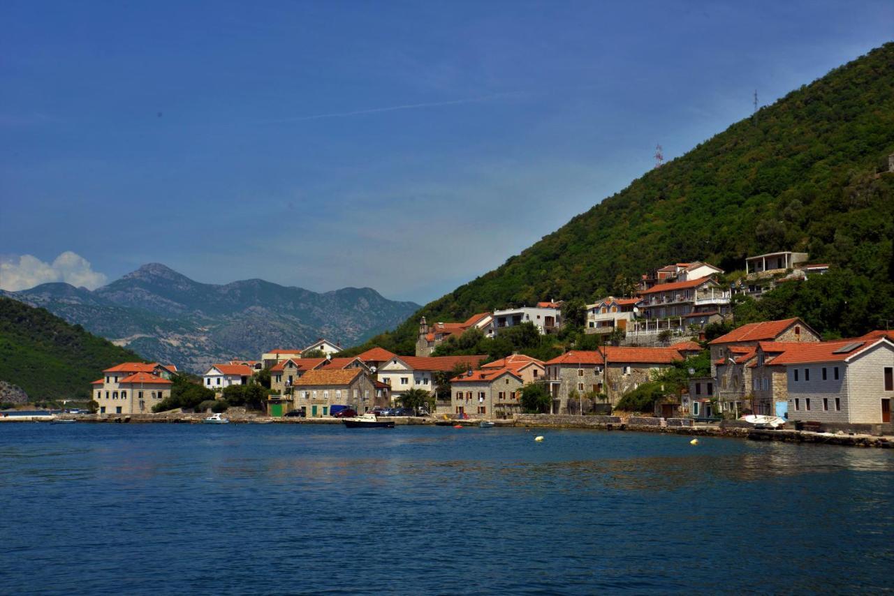 Apartments Okuka Tivat Exterior foto